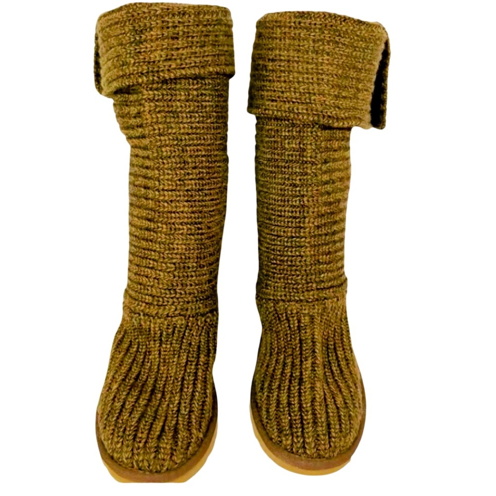🔥🔥STUNNING🔥🔥CARDI-KNIT UGGS🔥🔥